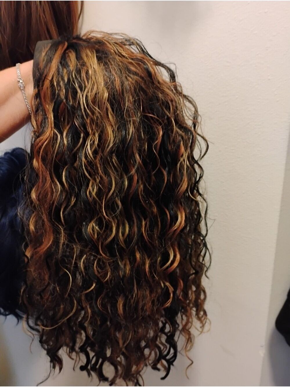 Long Wavy Headband Wig Black with Honey Blonde Highlights - Picture 3 of 3